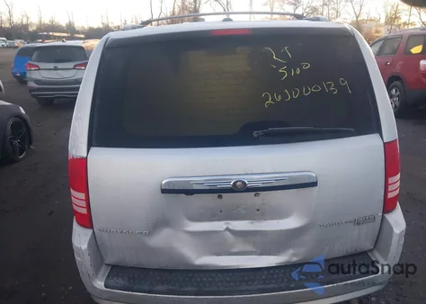 2010 Chrysler Town & Country Touring z USA, uszkodzony, nr VIN 2A4RR5D16AR109237